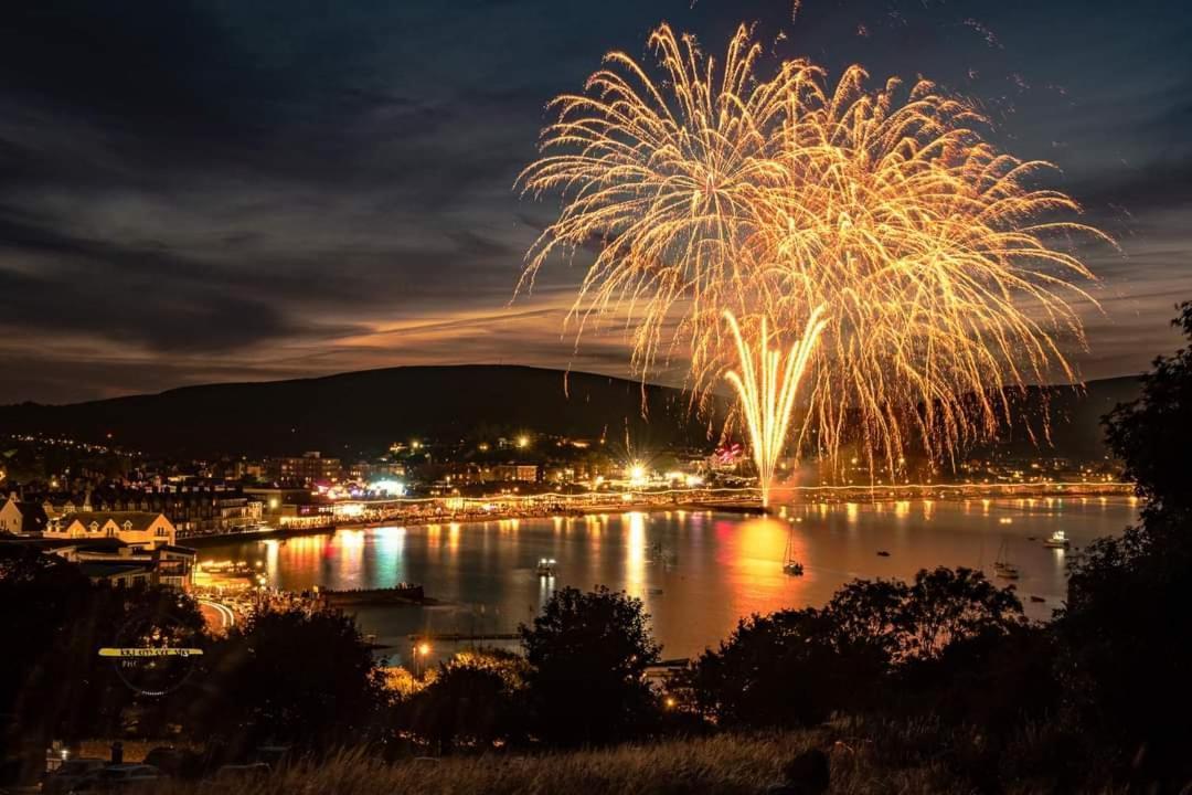 Apartmán Hightide - 2 Bed With Parking, Balcony & Sea View. Swanage Pokoj fotografie